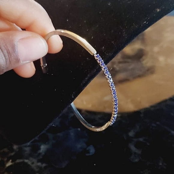 Handmade Silver Tone Round Bracelet with blue beads.🌴 - Picture 7 of 7